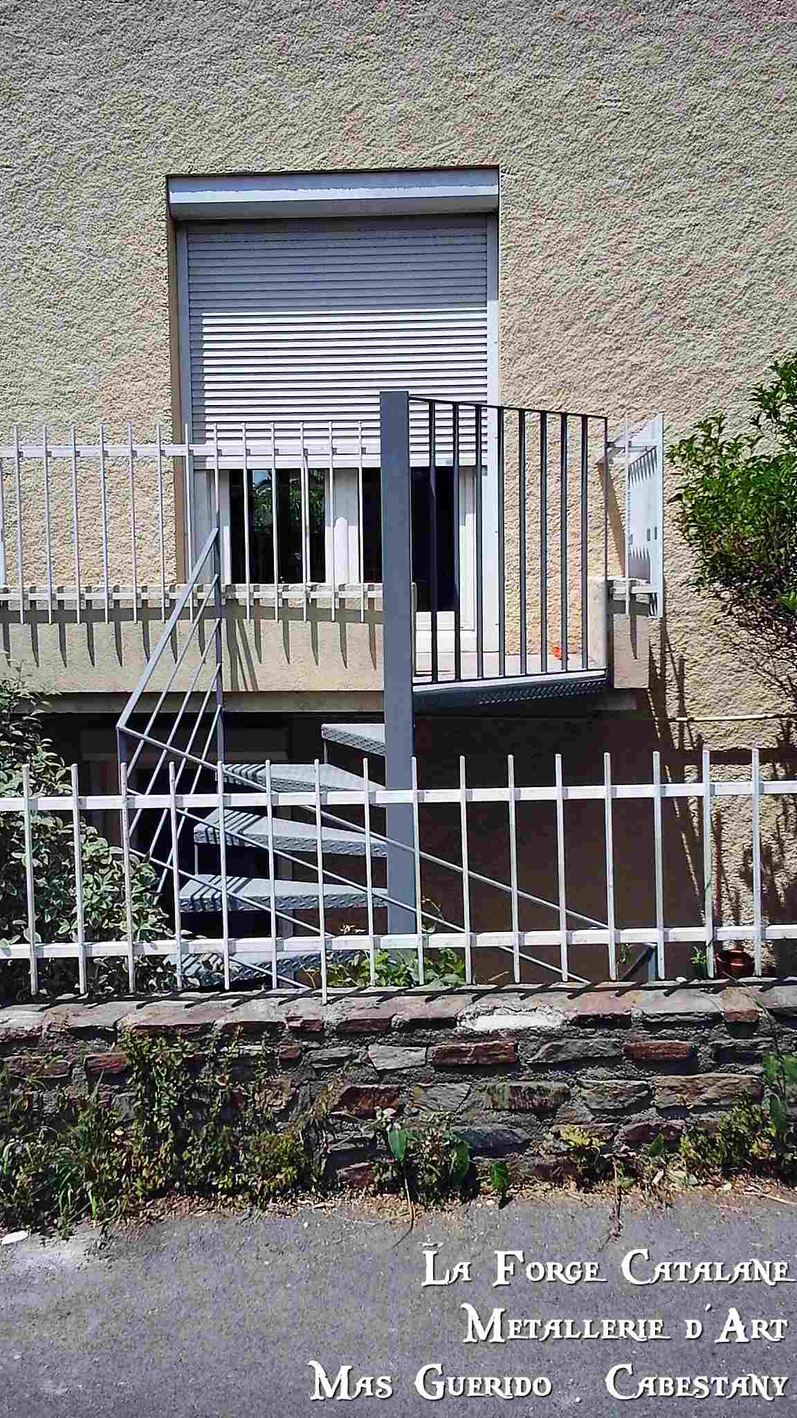 Escalier Helicoidal exterieur marches fer 8 forge catalane.jpg